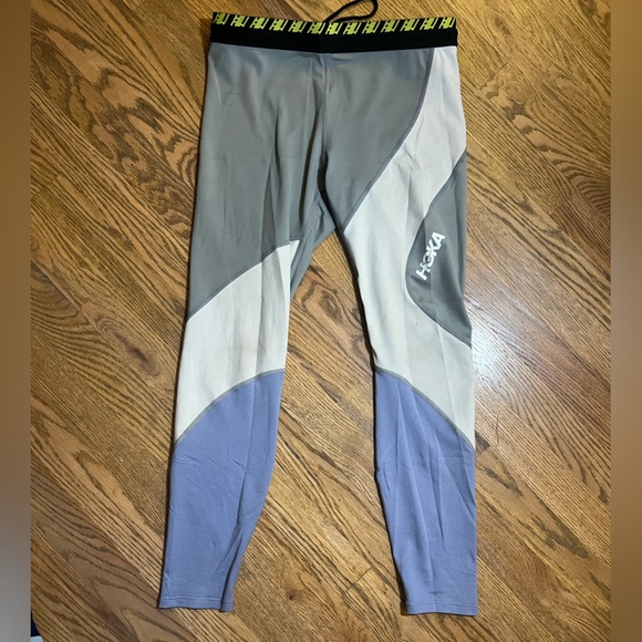 Hoka women’s run tights - Picture 1 of 3